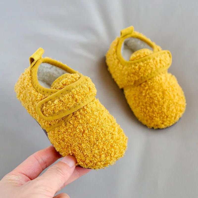 Chaussons Bébés en Moumoute Jaune / 18