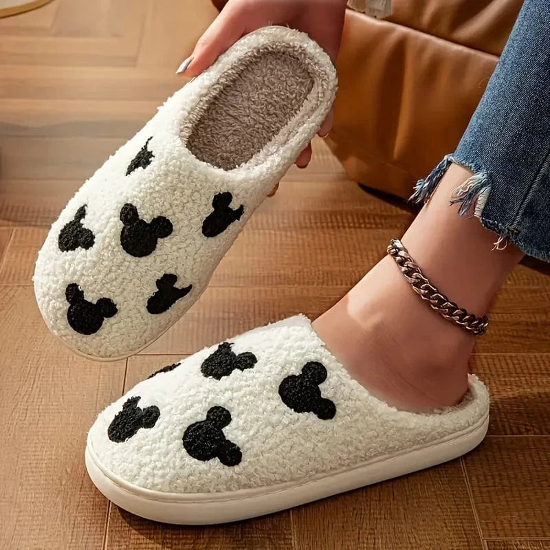 Pantoufles d'ours de dessin animé d'hiver confortables pour femmes, chaussures de maison chaudes en peluche décontractées, toboggans d'intérieur en coton doux antidérapant, semelle en TPR pour couples Black / 36-37