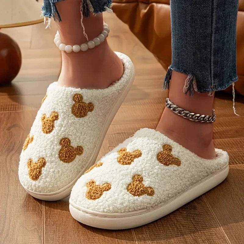 Pantoufles d'ours de dessin animé d'hiver confortables pour femmes, chaussures de maison chaudes en peluche décontractées, toboggans d'intérieur en coton doux antidérapant, semelle en TPR pour couples Khaki / 38-39